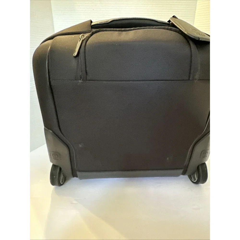Tumi T-Tech Presidio Macarthur Wheeled Compact Laptop Briefcase Style 67102D